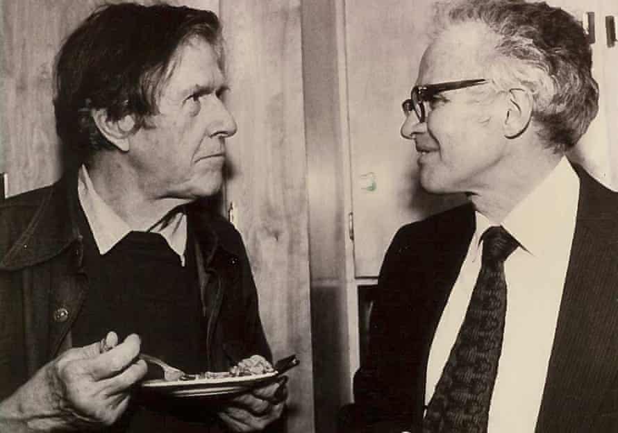 Lejaren Hiller, derecha, con John Cage.