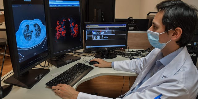 Médico brasileño usa IA para diagnosticar enfermedades