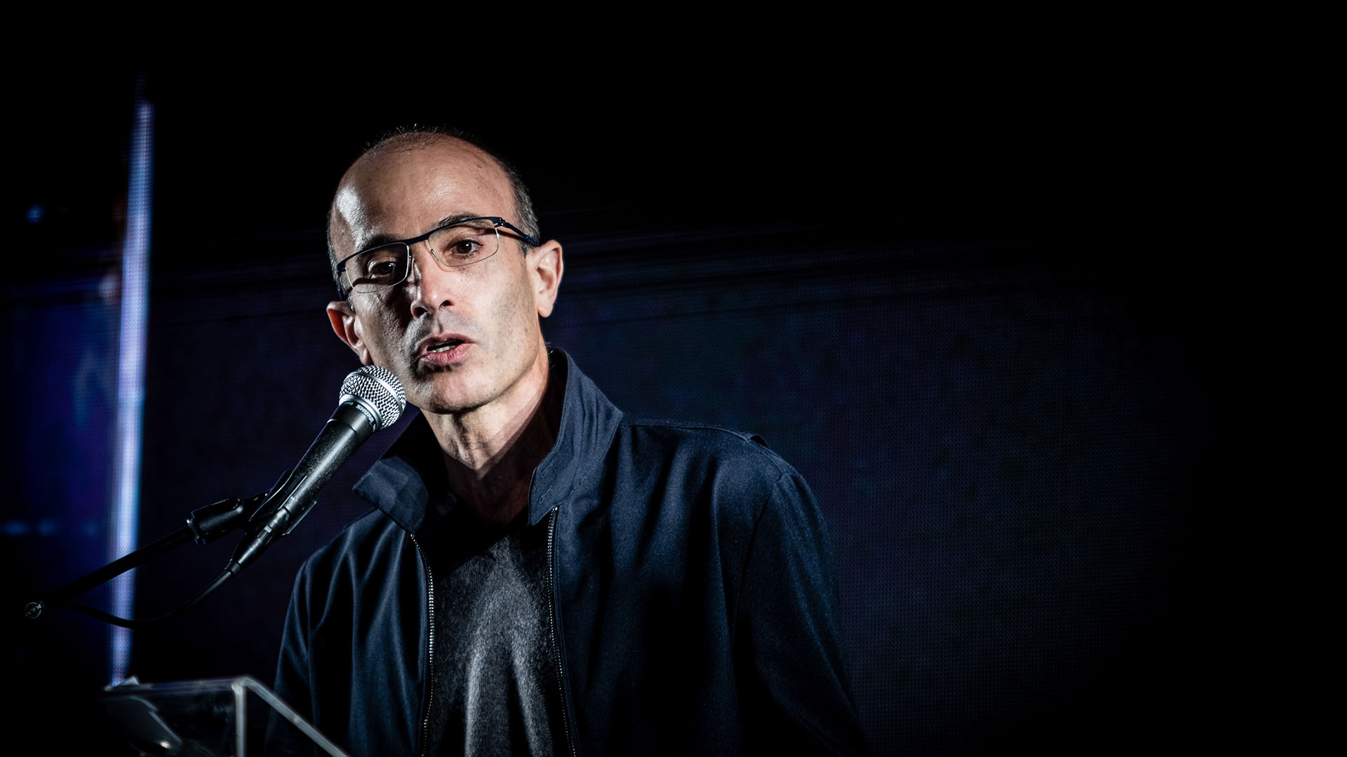 El historiador isarelí, Yuval Noah Harari, la voz más fuerte contra la IA (The Grosby Group)
